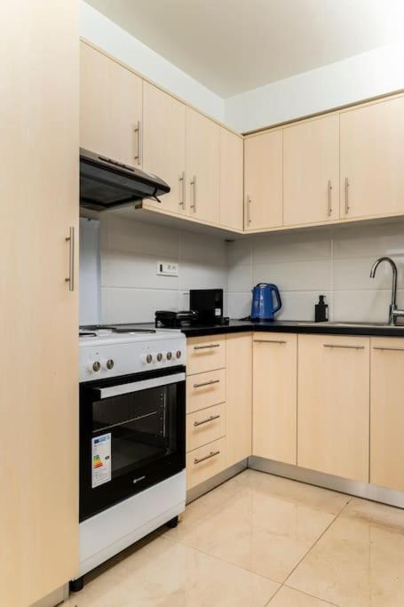 Apartment At Ano Glifada. Афіни Екстер'єр фото